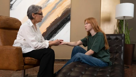 authentic-scene-young-person-undergoing-psychological-therapy-1
